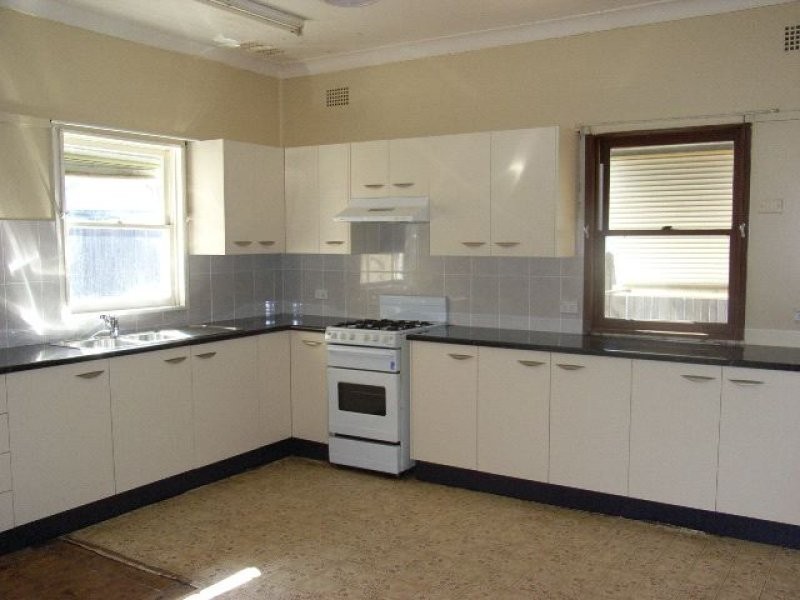 145 Shoalhaven Street, Nowra NSW 2541