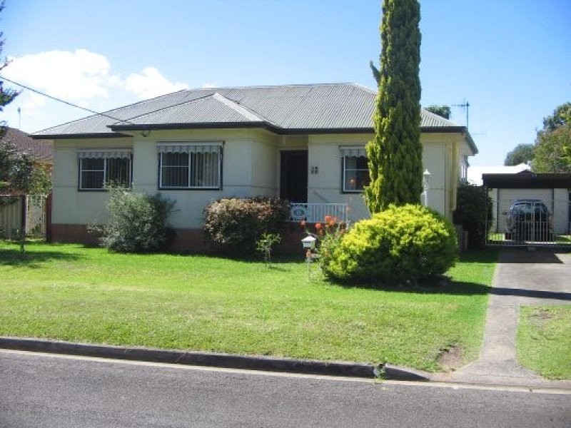 14 Brinawarr Street, Bomaderry NSW 2541