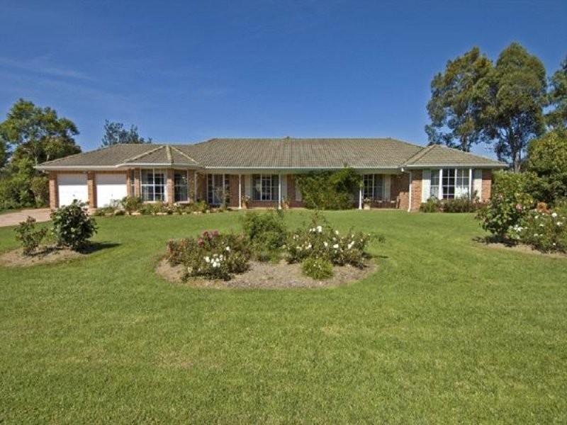 8 Elvin Drive, Bomaderry NSW 2541