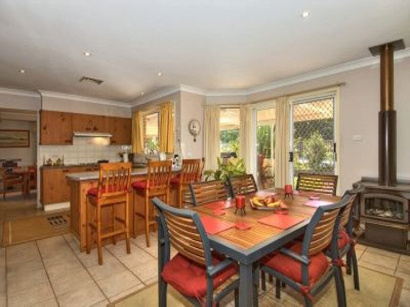 8 Elvin Drive, Bomaderry NSW 2541