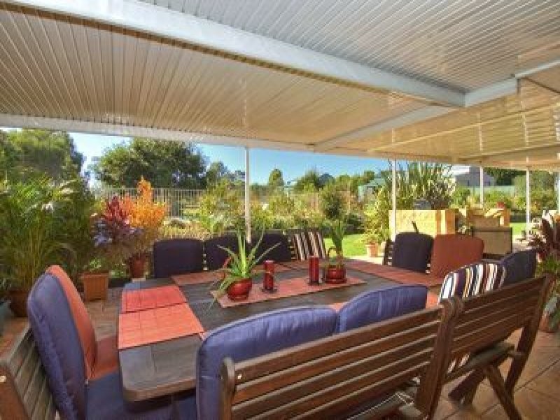 8 Elvin Drive, Bomaderry NSW 2541