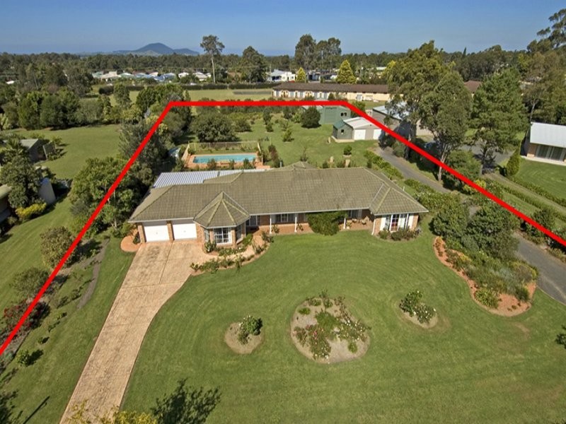 8 Elvin Drive, Bomaderry NSW 2541