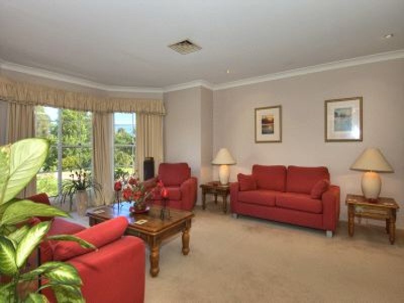 8 Elvin Drive, Bomaderry NSW 2541