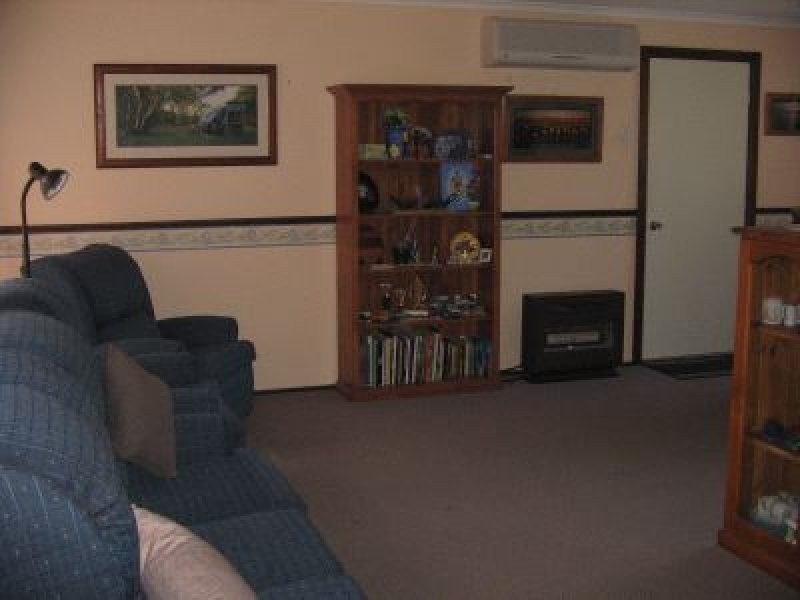 17 Monk Crescent, Bomaderry NSW 2541