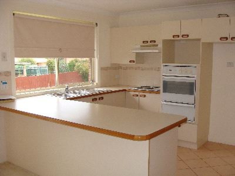 4 Plato Crescent, Worrigee NSW 2540