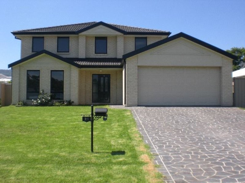 24 Emerald Drive, Meroo Meadow NSW 2540