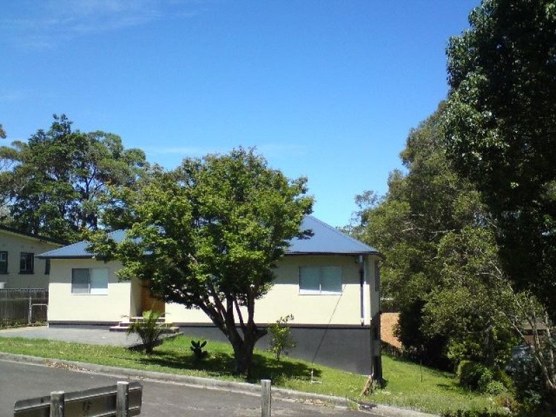 30 Brinawarr Street, Bomaderry NSW 2541