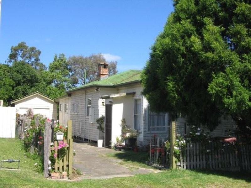 14 Tallayang Street, Bomaderry NSW 2541