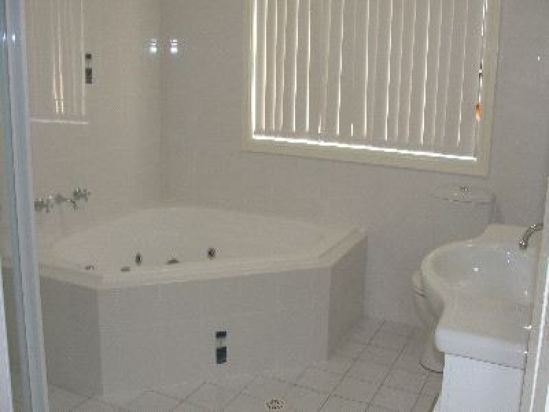 7 Holloway Road, Nowra NSW 2541