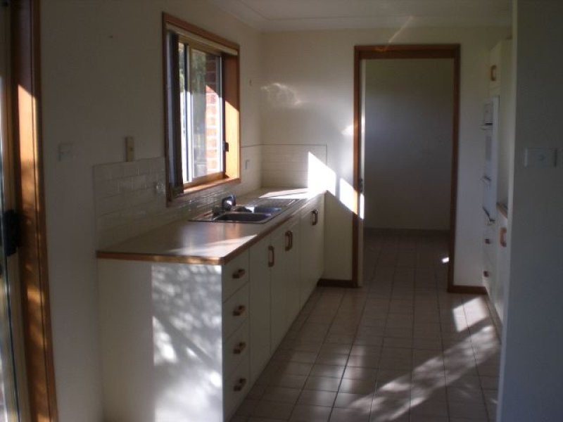 2 Farrelly Place, Bomaderry NSW 2541