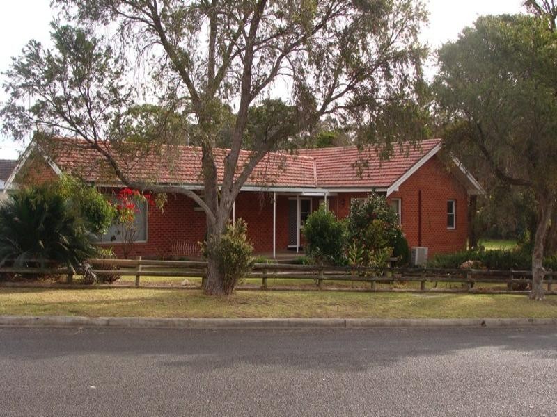 32 Albatross Road, Nowra NSW 2541