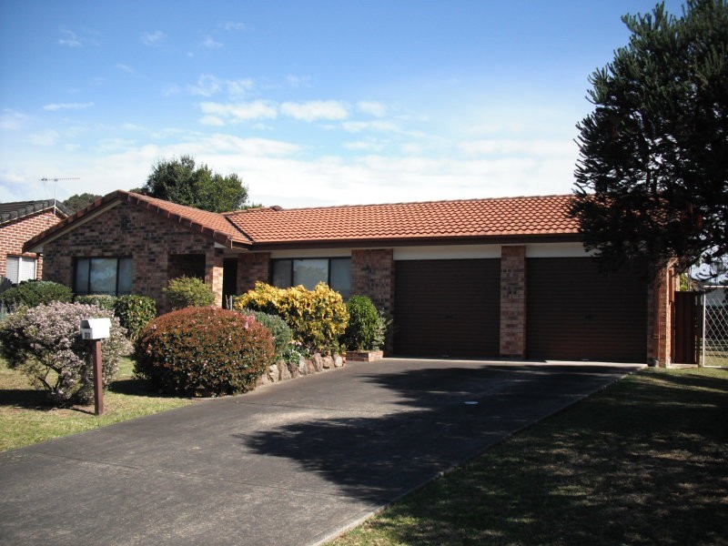 30 Ferntree Drive, Bomaderry NSW 2541