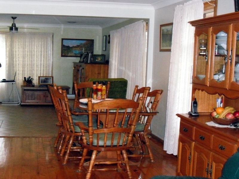 11 Sampson Crescent, Bomaderry NSW 2541