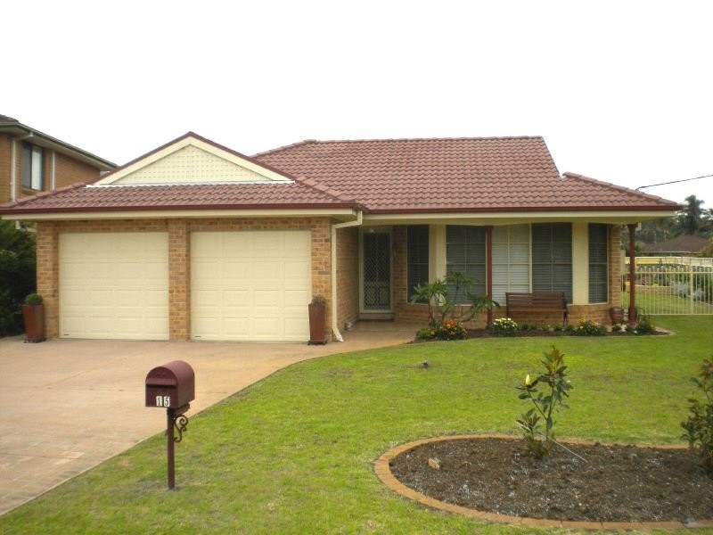 15 Oval Drive, Shoalhaven Heads NSW 2535