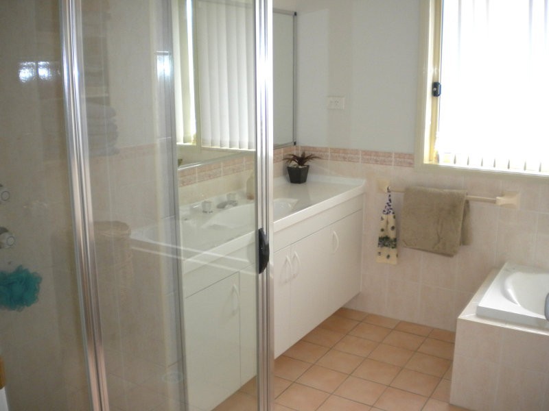 15 Oval Drive, Shoalhaven Heads NSW 2535