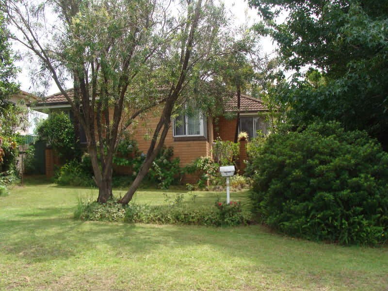 1 Mulgen Crescent, Bomaderry NSW 2541