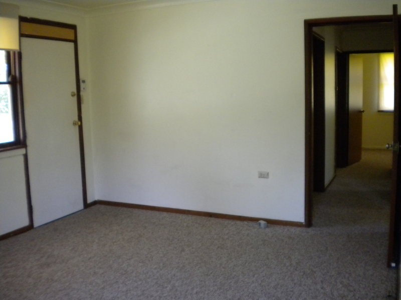 8 Queenborough Street, Nowra NSW 2541