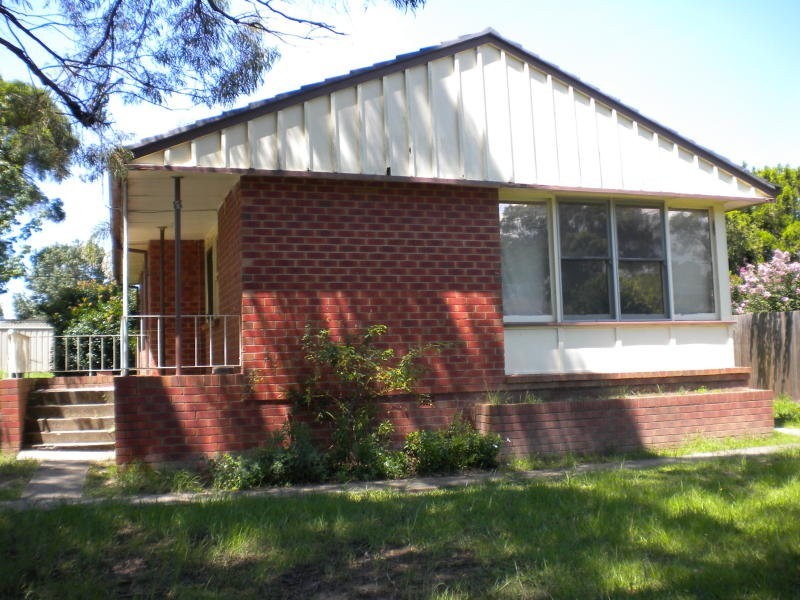 8 Queenborough Street, Nowra NSW 2541