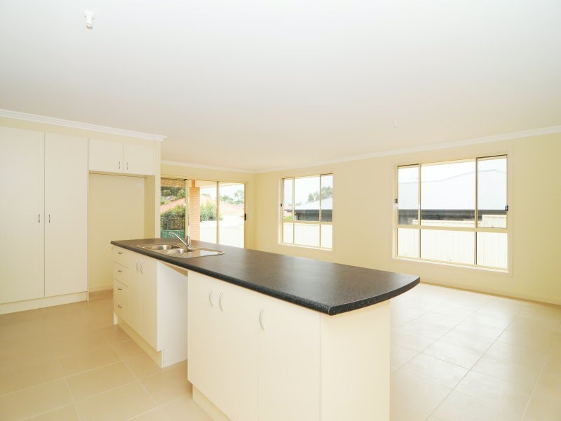 16 Royal Street, Worrigee NSW 2540