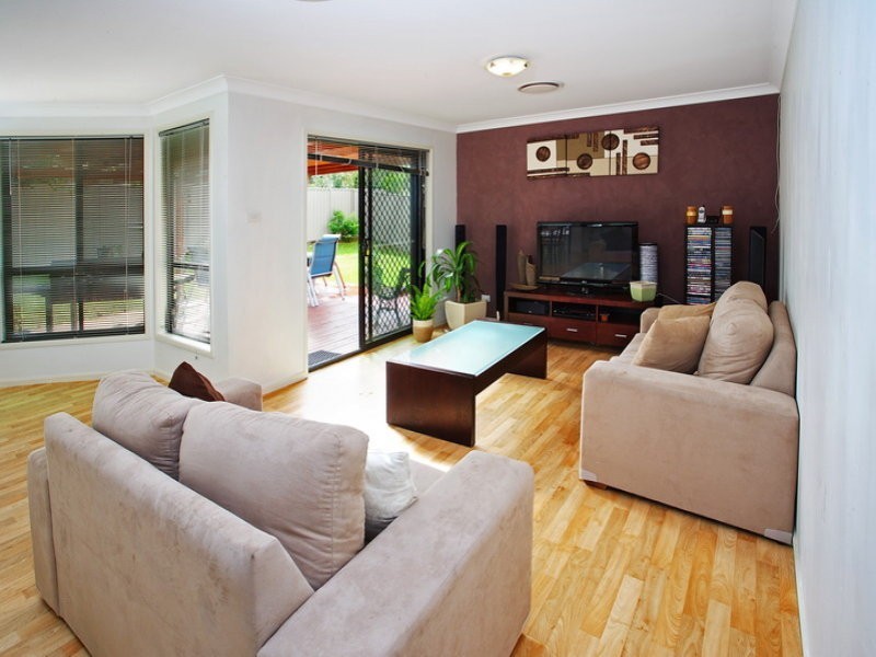 24 Emerald Drive, Bomaderry NSW 2541