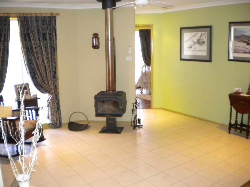 1 Lightwood Drive, West Nowra NSW 2541