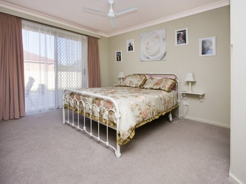 17 Emerald Drive, Meroo Meadow NSW 2540