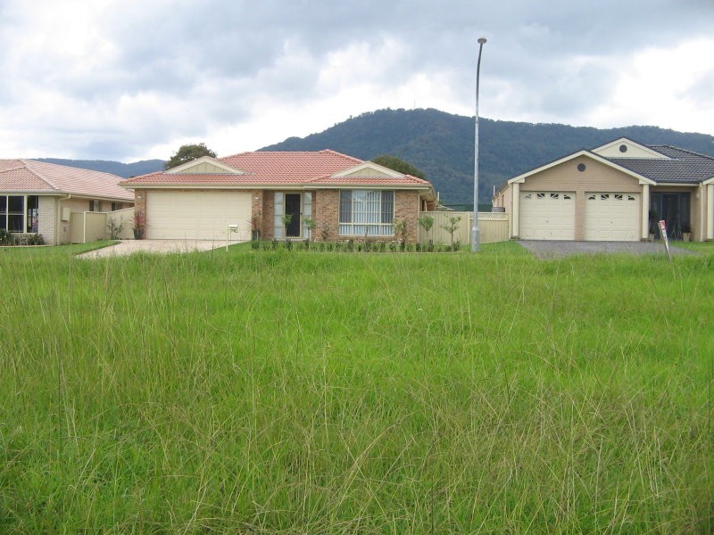 1 Jade Place, Meroo Meadow NSW 2540