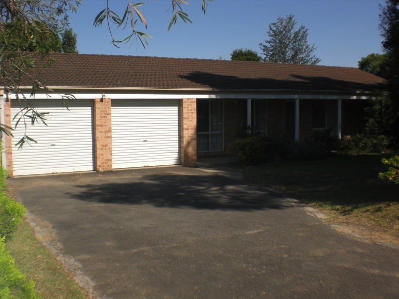 26 Lyndhurst Drive, Bomaderry NSW 2541