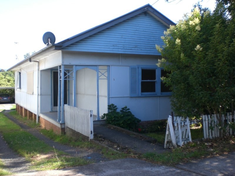 5 Moss Street, Nowra NSW 2541