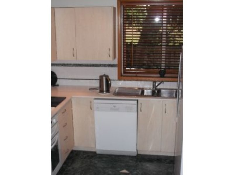 11 Sampson Crescent, Bomaderry NSW 2541