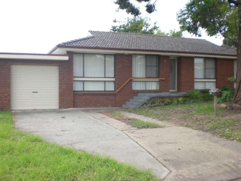 8 Ramsey Grove, Bomaderry NSW 2541