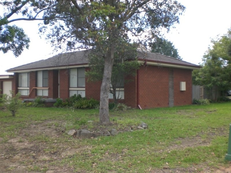 8 Ramsey Grove, Bomaderry NSW 2541