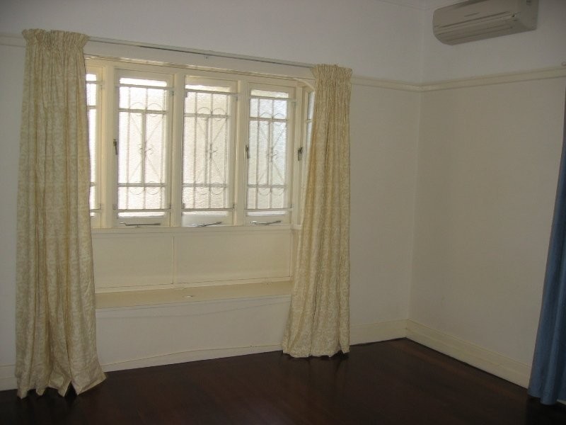 29 Tenth Ave, Windsor QLD 4030