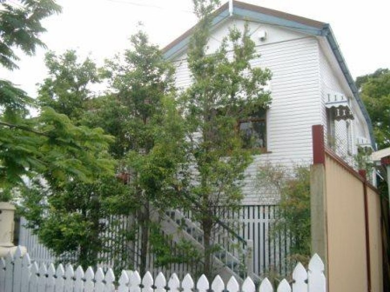 74 Winchester Street, Hamilton QLD 4007