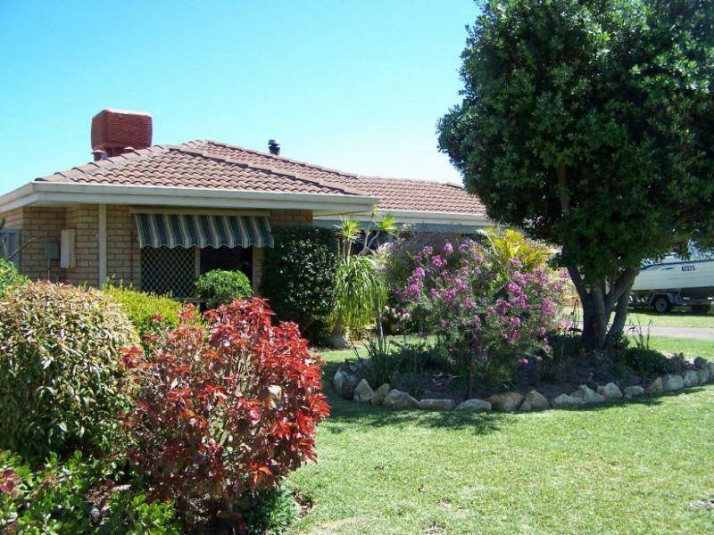 27 Whitfield Drive, Two Rocks WA 6037