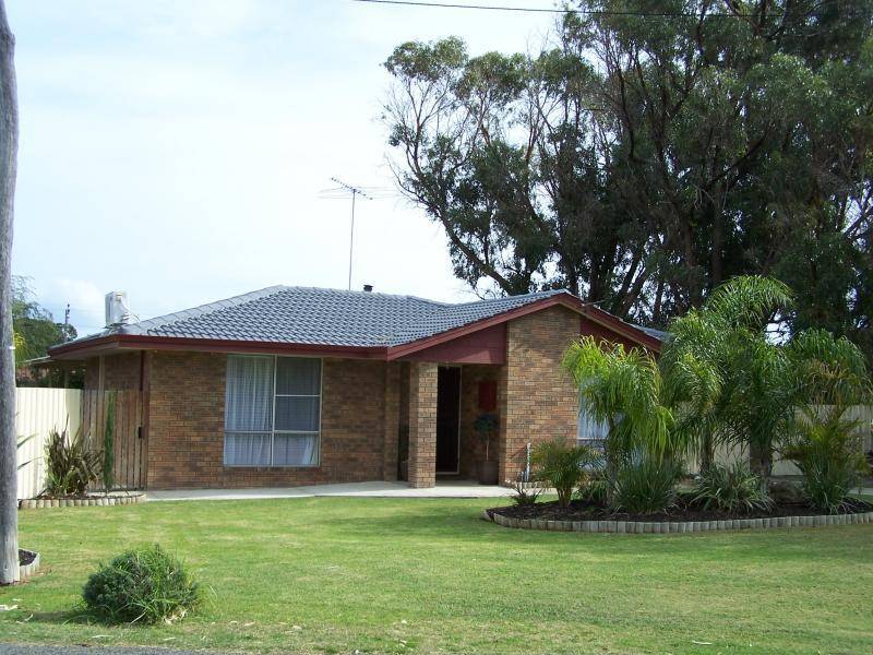 17 Eyre Court, Two Rocks WA 6037