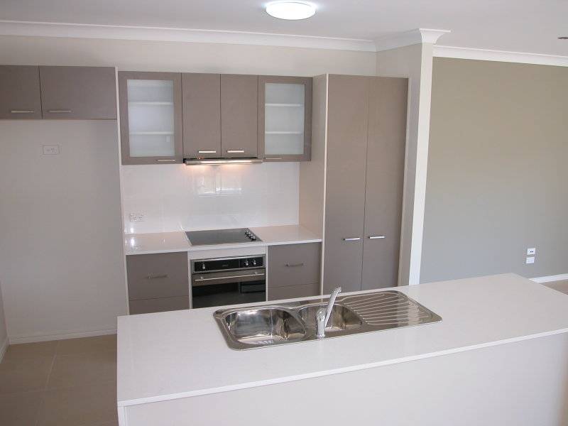 4 Hallmark Court, Ashmore QLD 4214