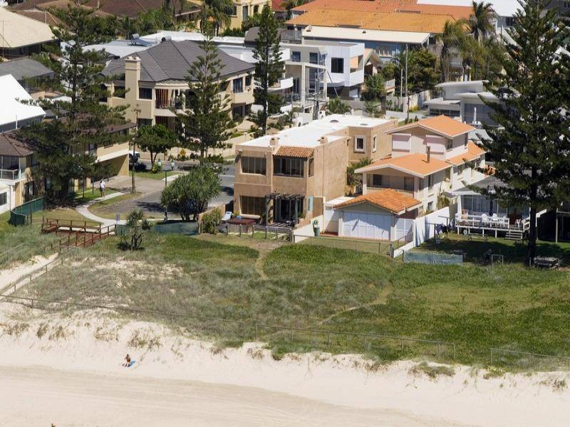 17 Hedges Avenue, Mermaid Beach QLD 4218