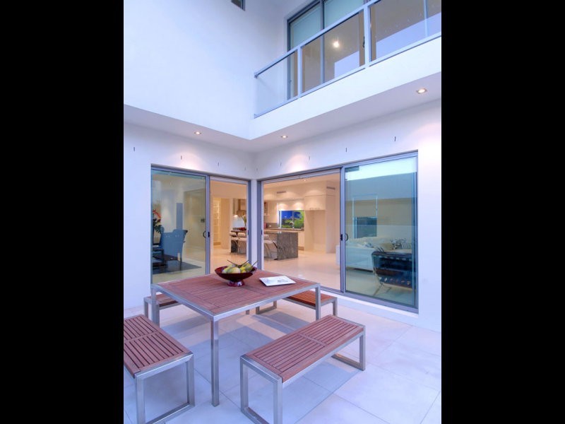 27 Tamborine Street, Mermaid Beach QLD 4218