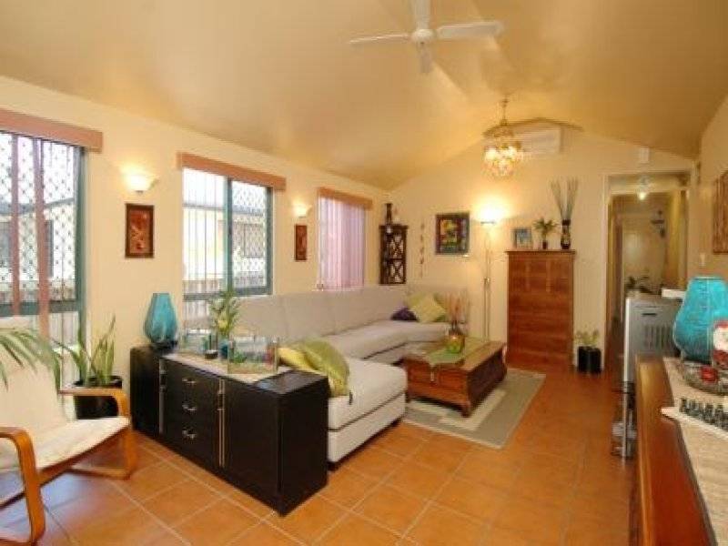 67 Clear Island Road, Broadbeach Waters QLD 4218