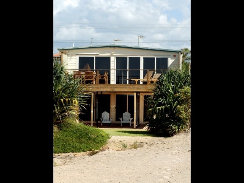 237 Hedges Avenue, Mermaid Beach QLD 4218