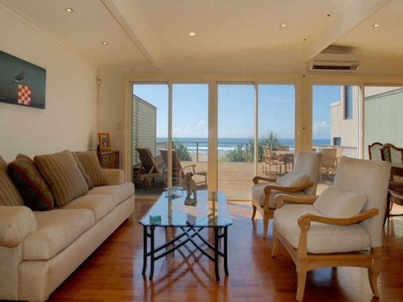 237 Hedges Avenue, Mermaid Beach QLD 4218