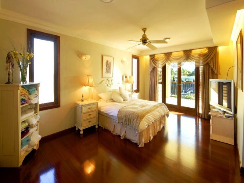 13 Etna Street, Isle Of Capri QLD 4217