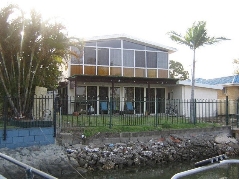 1 Perry Place, Biggera Waters QLD 4216