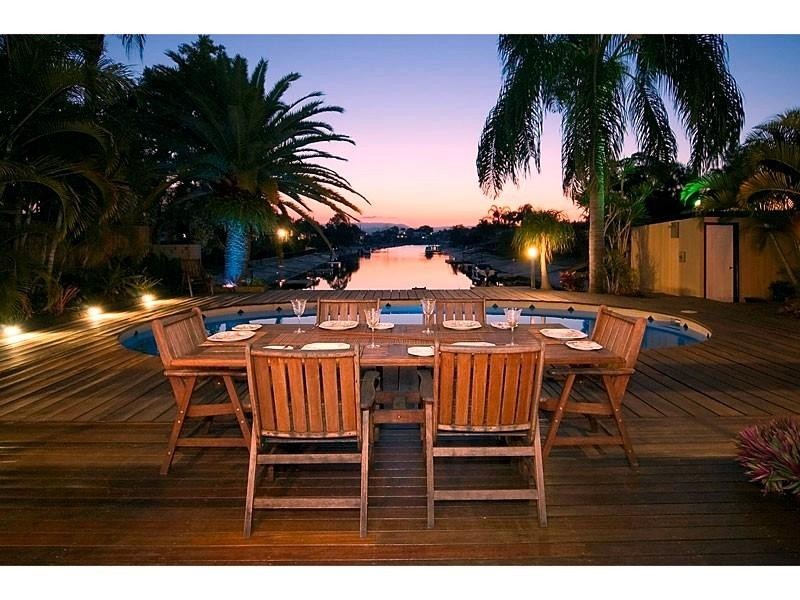 6 Hoy Street, Broadbeach Waters QLD 4218