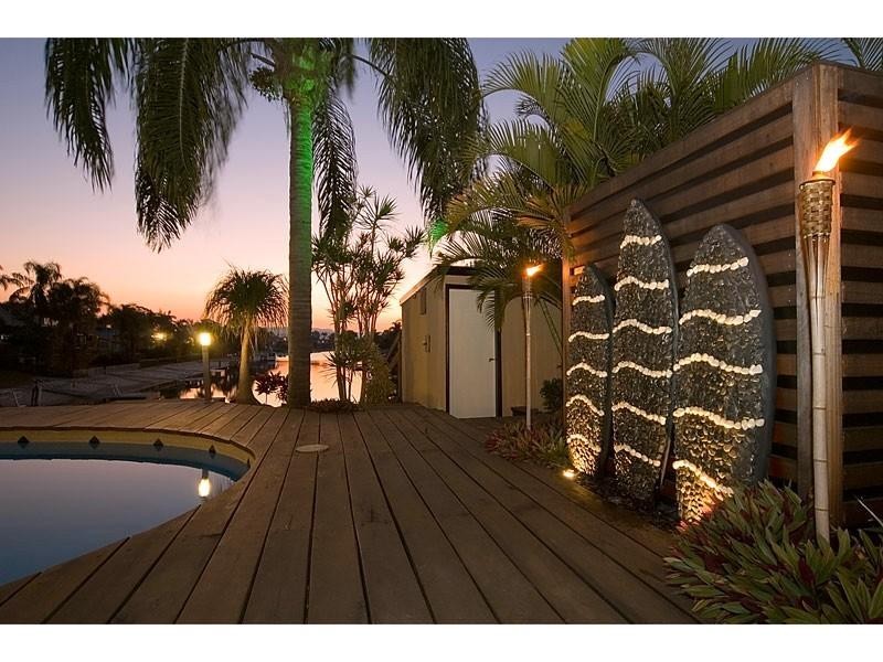 6 Hoy Street, Broadbeach Waters QLD 4218