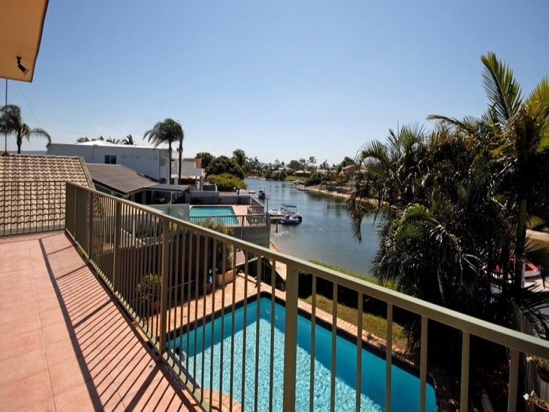 1 Alma Street, Broadbeach Waters QLD 4218