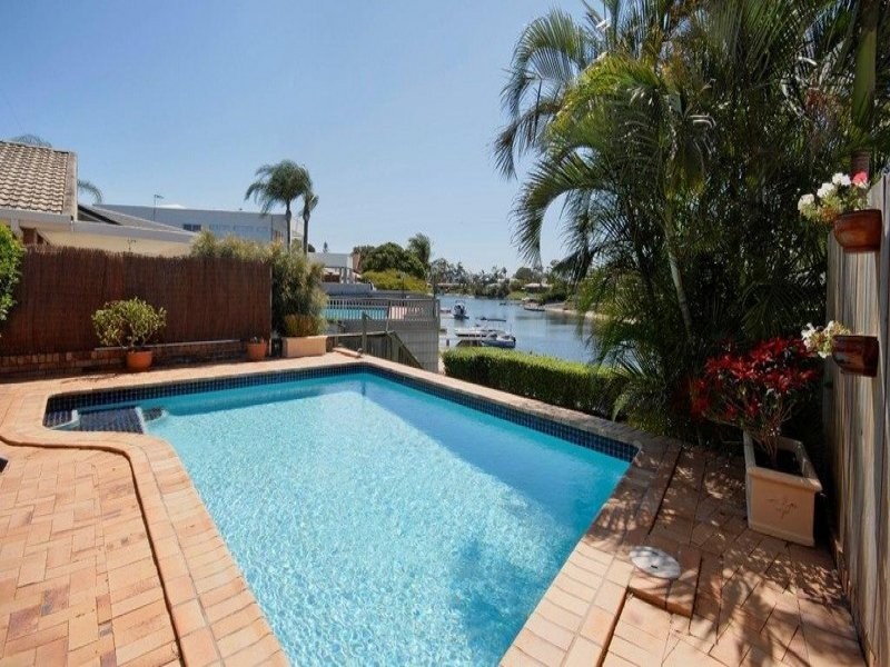 1 Alma Street, Broadbeach Waters QLD 4218