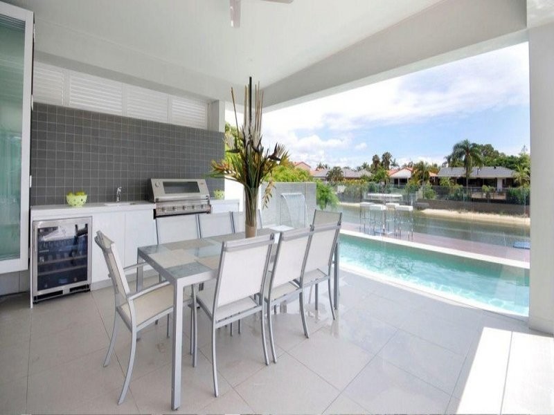 7 Alma Street, Broadbeach Waters QLD 4218