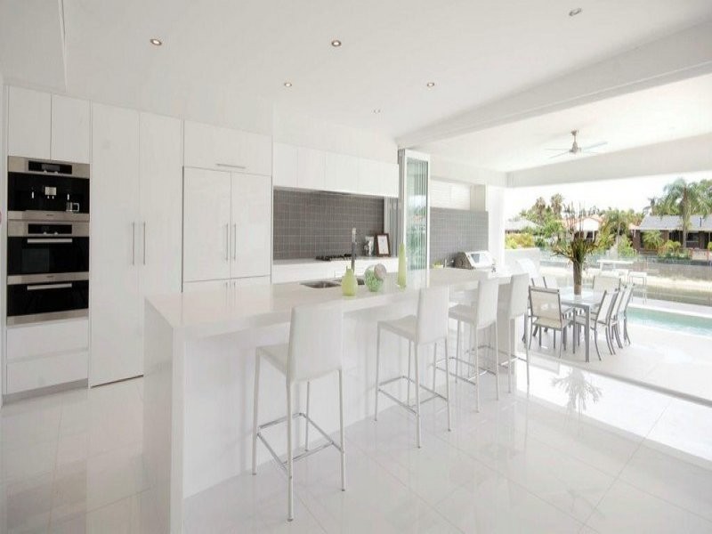 7 Alma Street, Broadbeach Waters QLD 4218